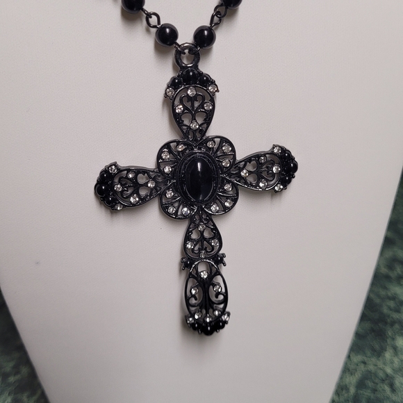 Ornate Black Cross Pendant Necklace With Black And Silver Belt - Picture 8 of 12
